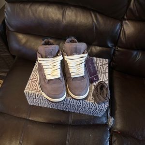 A Ma Maniere Jordan 4 size 7
